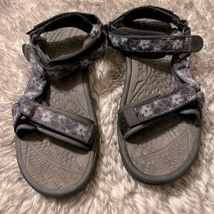 Teva hurricane sandals. Size 8.